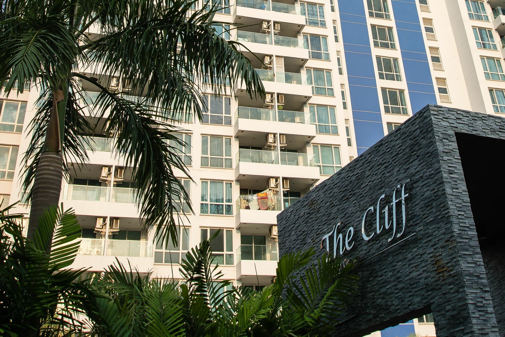 The Cliff Condominium Паттайя Экстерьер фото